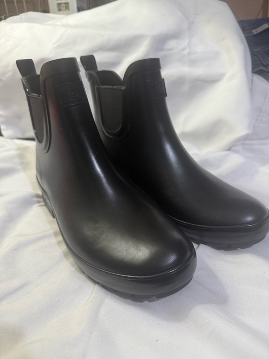 Sperry Shoes - Sperry Drizzle Chelsea Rain Boot
Chelsea Rain Boot, Lug Sole W/Size 7,8,10